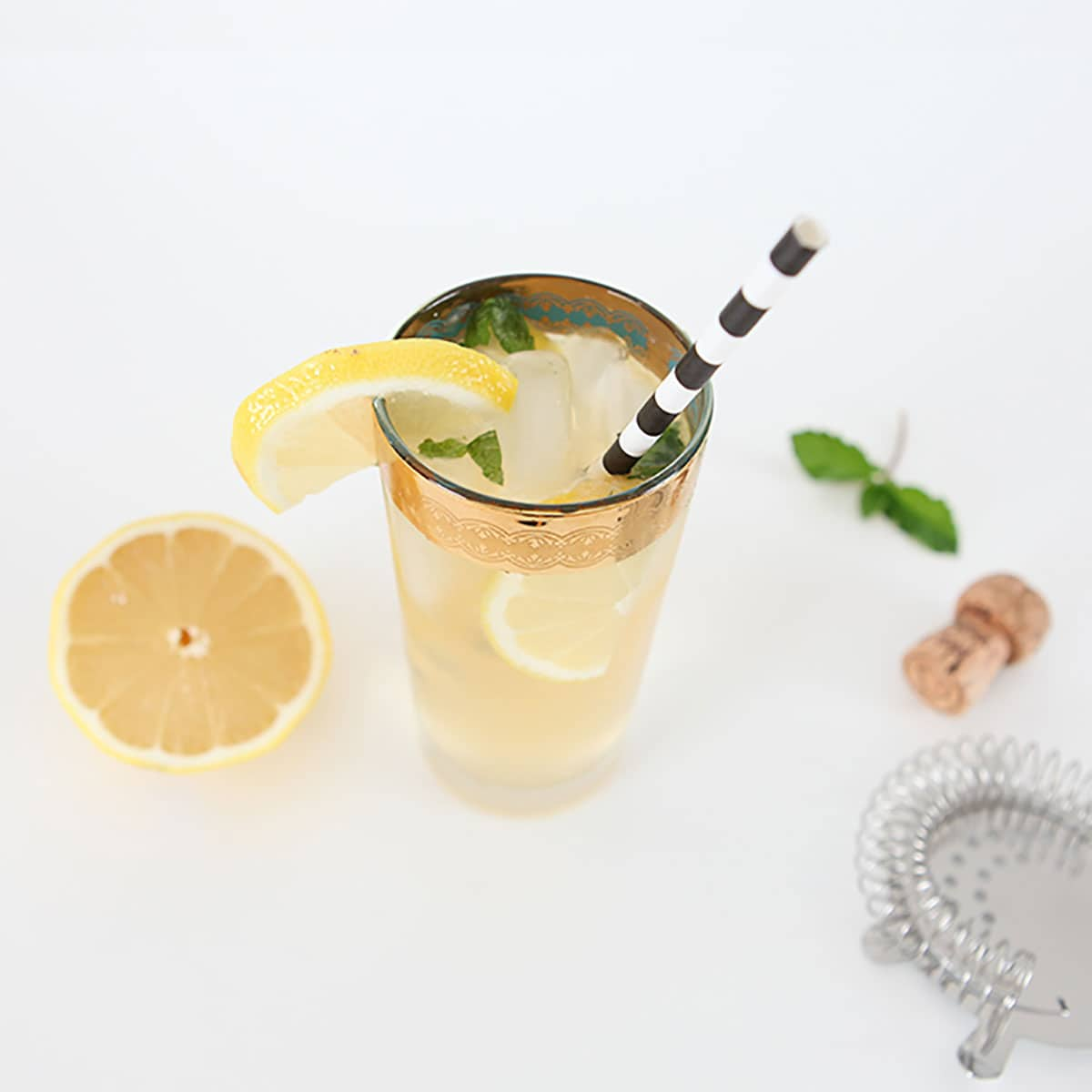 Champagne Smash Cocktail Recipe perfect drink for New Year's Eve all you need is gin, Lillet Rose and champagne! 