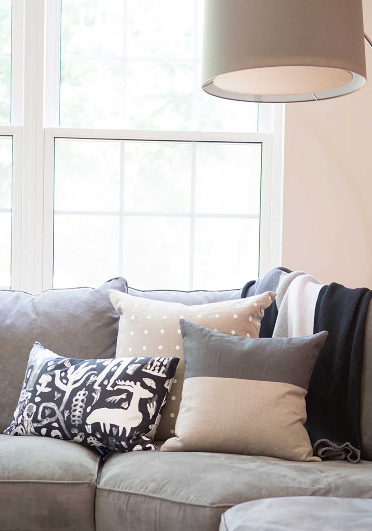 Pillow Styling - mixing and matching patterns that work in my living room