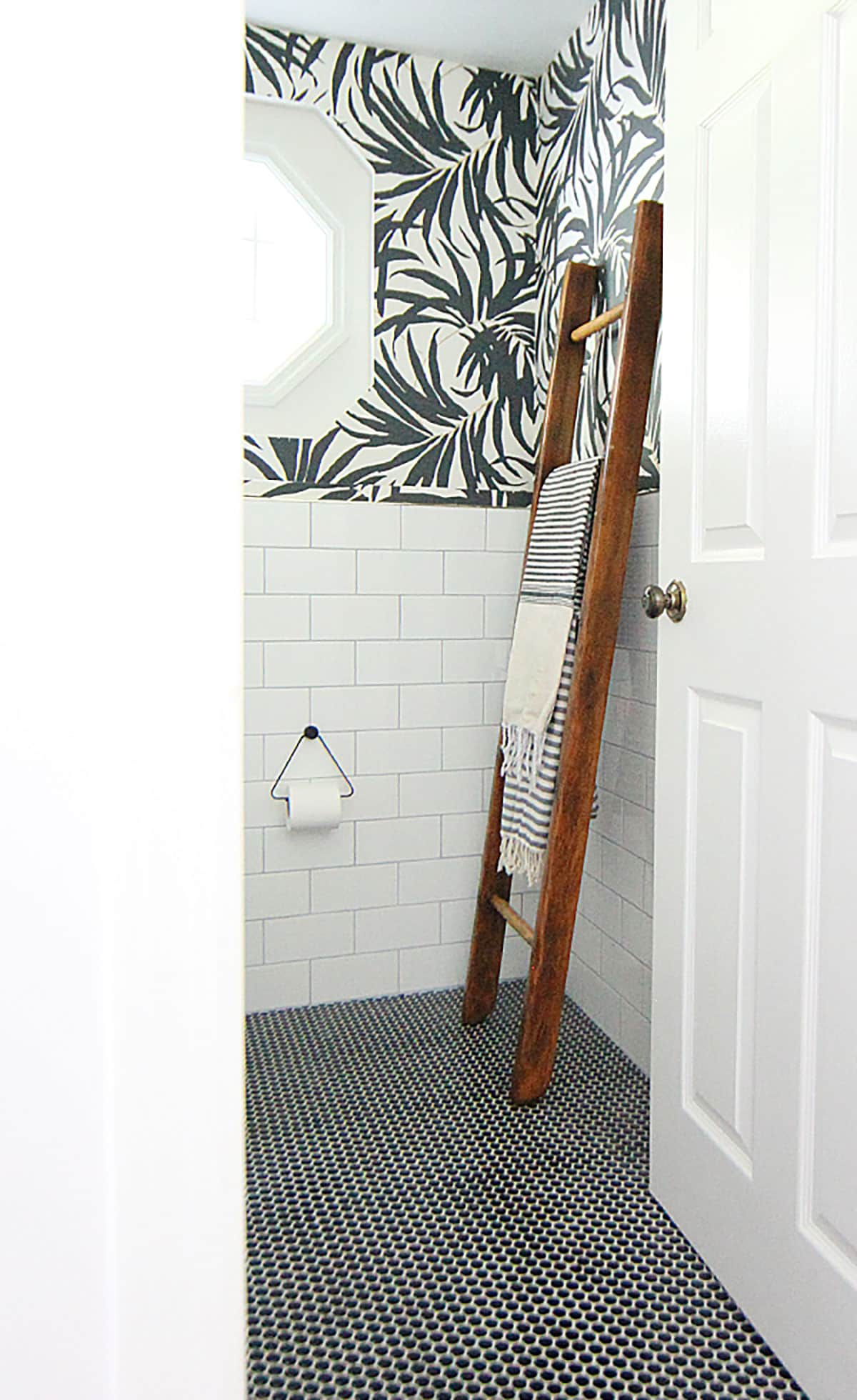 Black and white palm leaf wallpaper in modern bathroom design