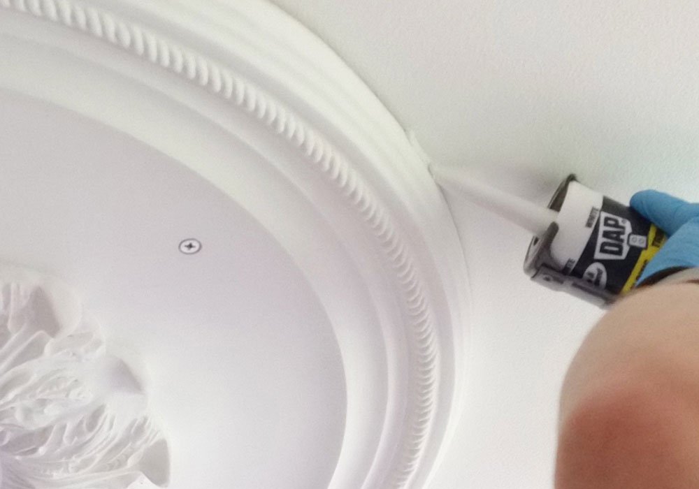 how to install caulking ceiling medallions