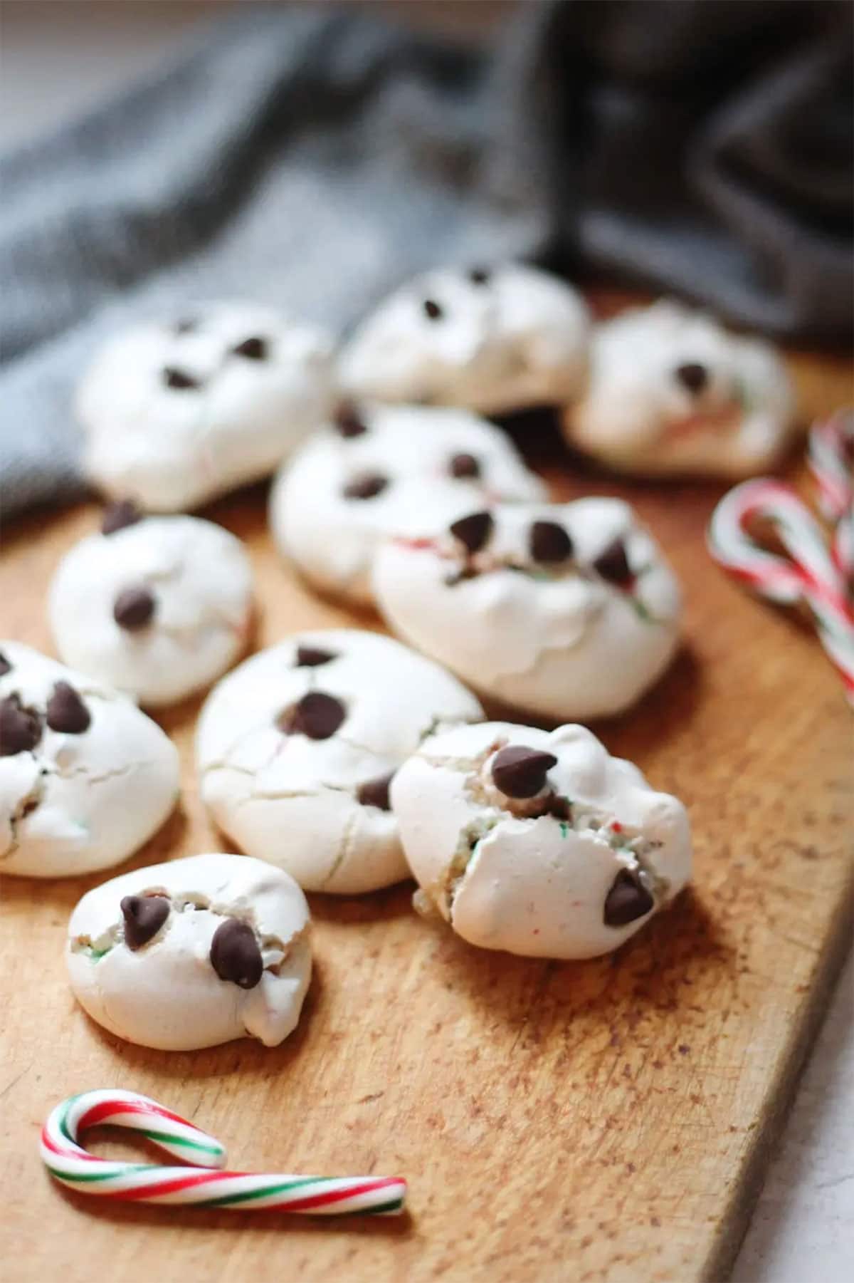 how to make chocolate peppermint holiday meringue cookie recipe