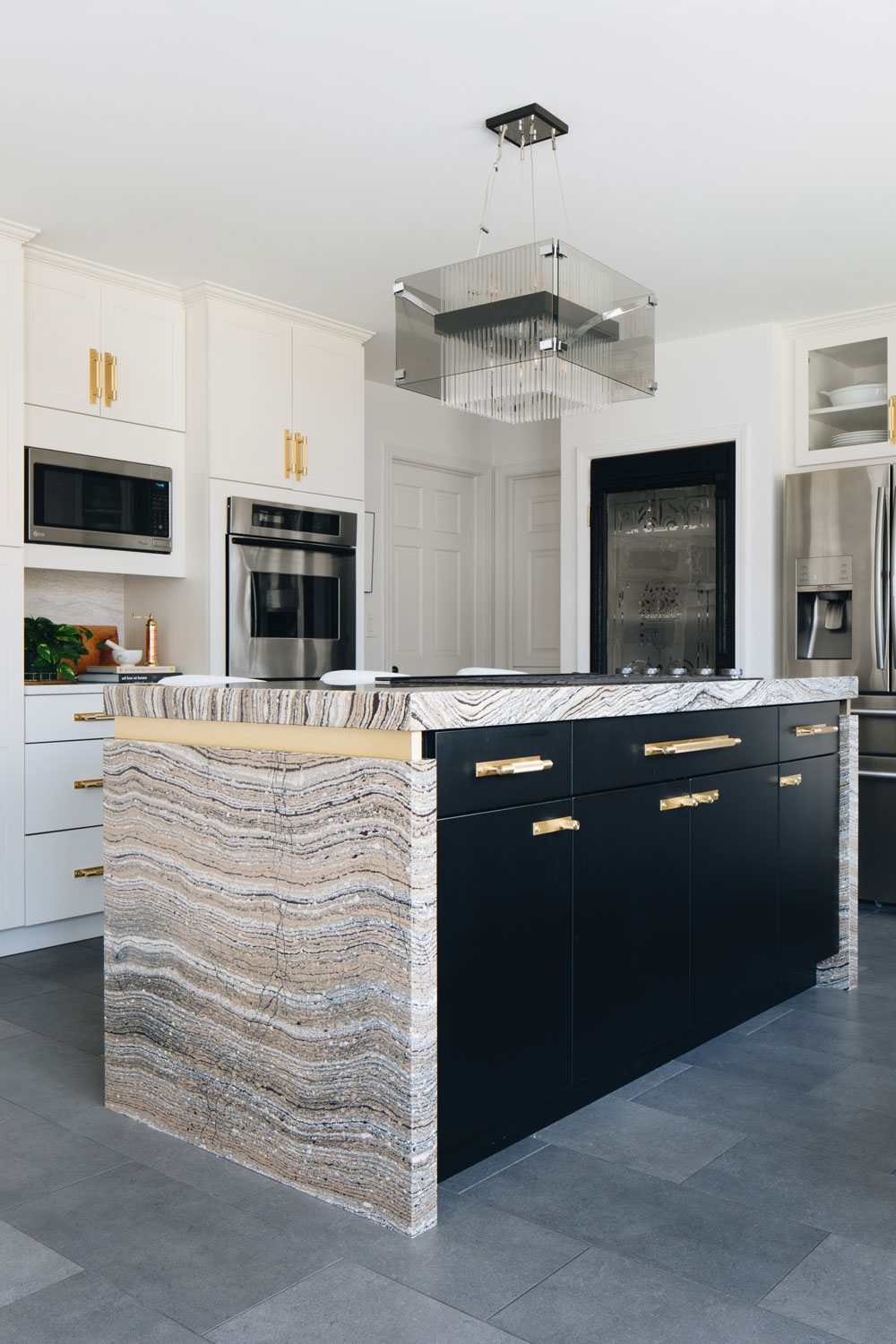 Kitchen Makeover: Black & Brass 