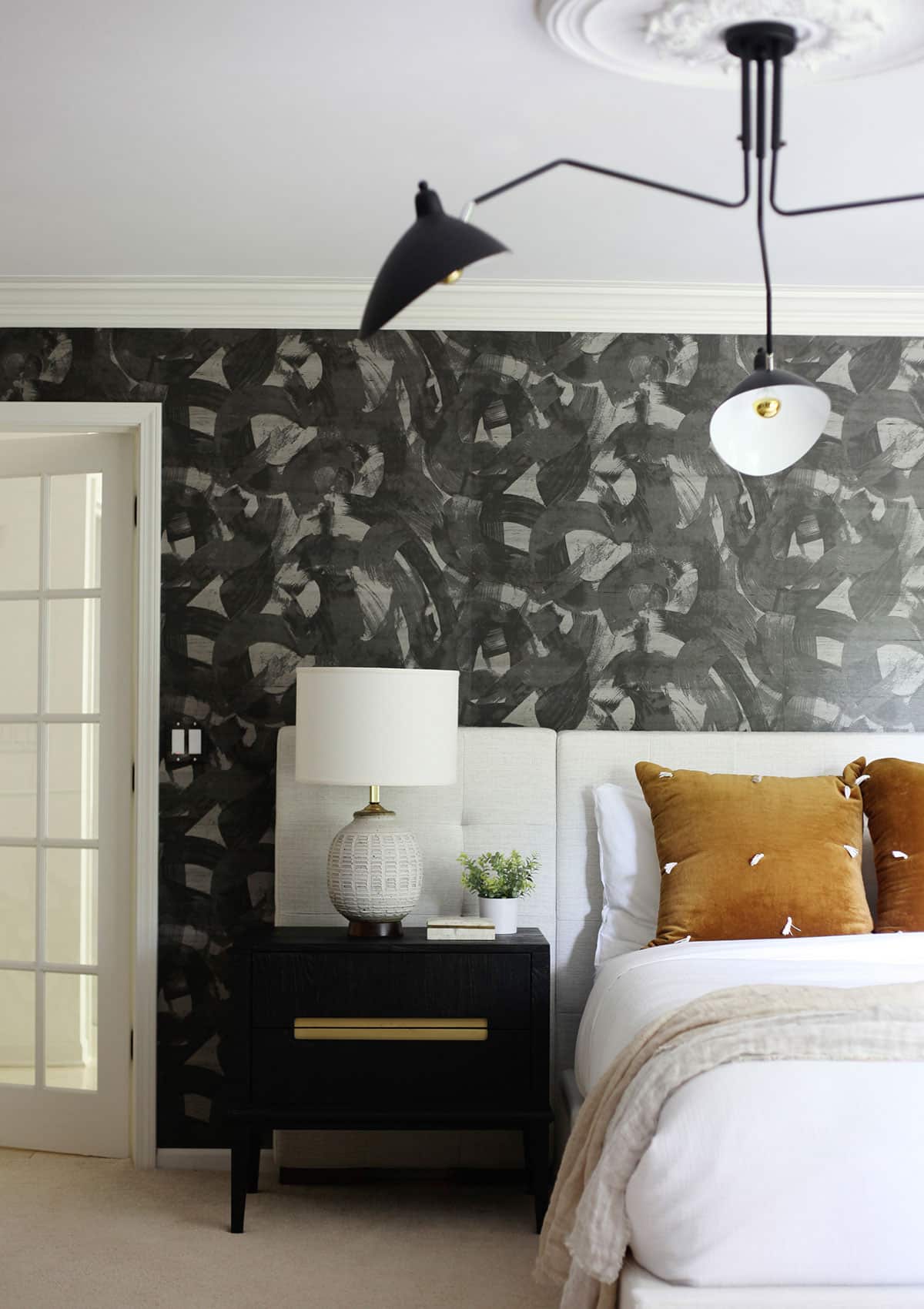 Black textured wallpaper