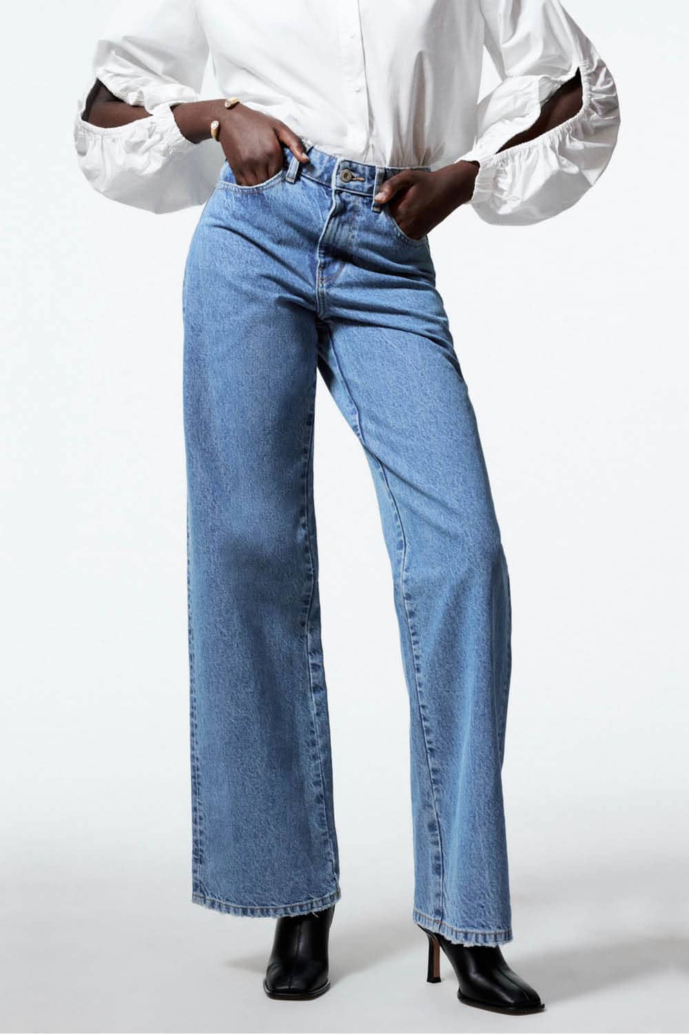 Wide Leg Jeans Are Trending