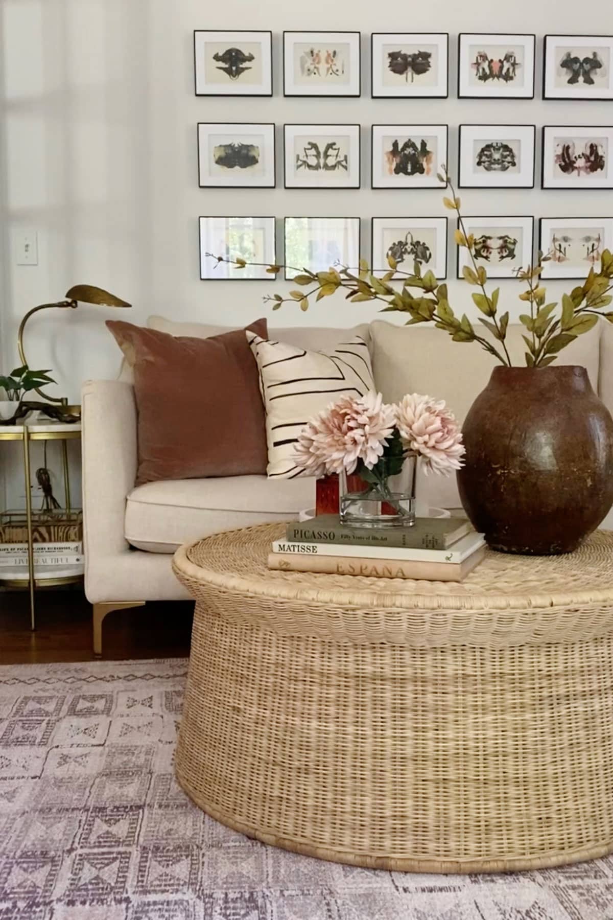 5 tips Coffee Table Decor Ideas - Learn these 5 design tips to styling perfect coffee table decor