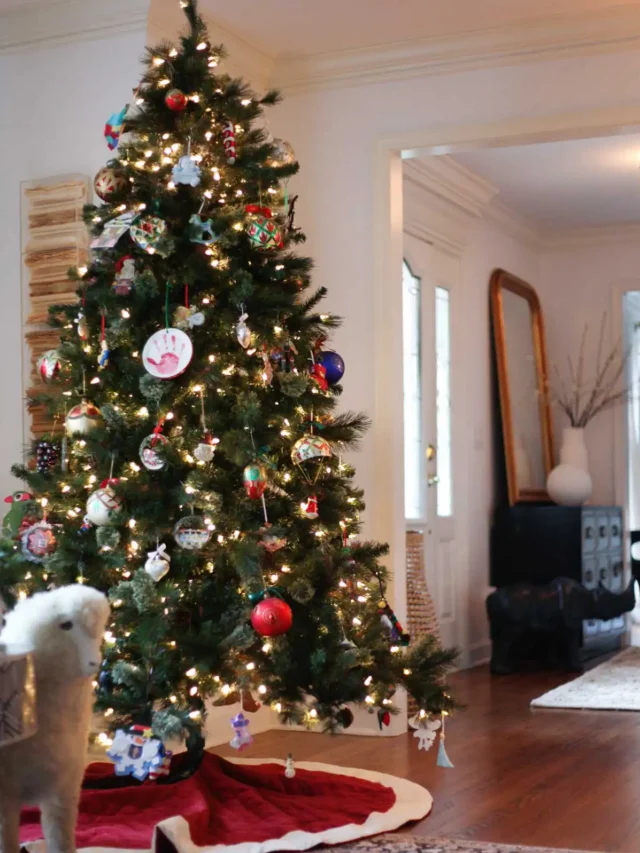 Tacky Christmas tree decor trend