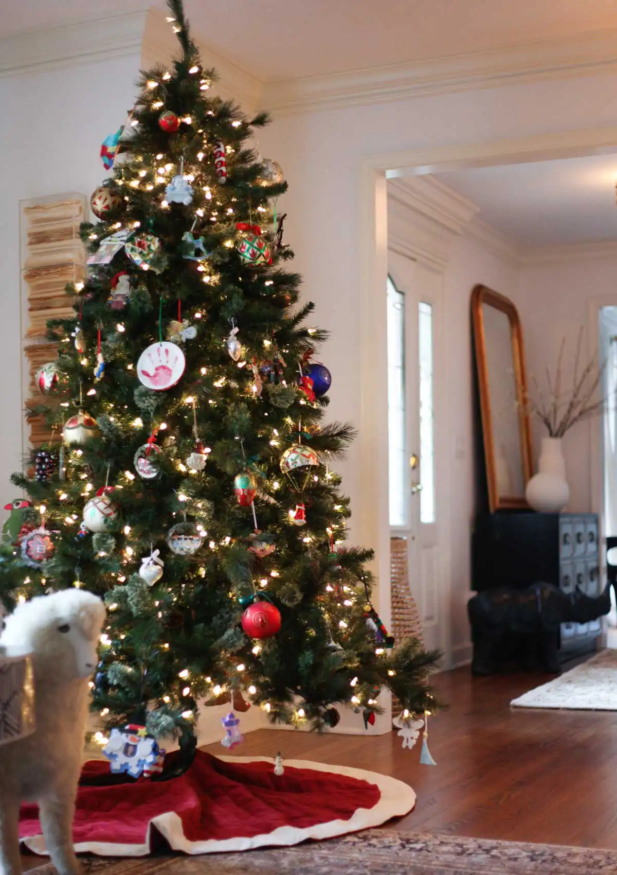 Tacky Christmas tree decor trend